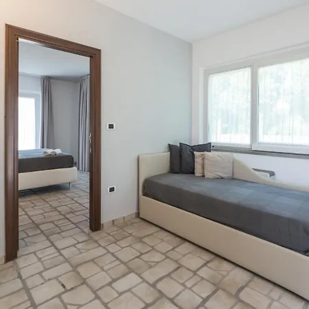 Villa Ninetta 10&1, Emma